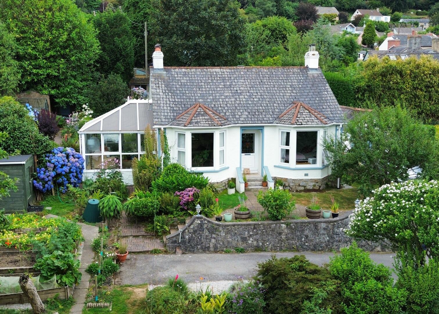 3 bed property in St. Michaels Road, Truro